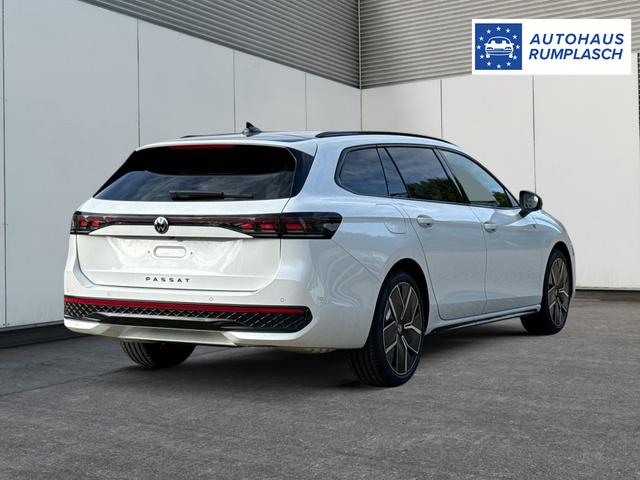 Volkswagen / Passat Variant / Weiß / / / 4WD+SIGNATURE+LEDER+PANO+AHK+DCC+MATRIX