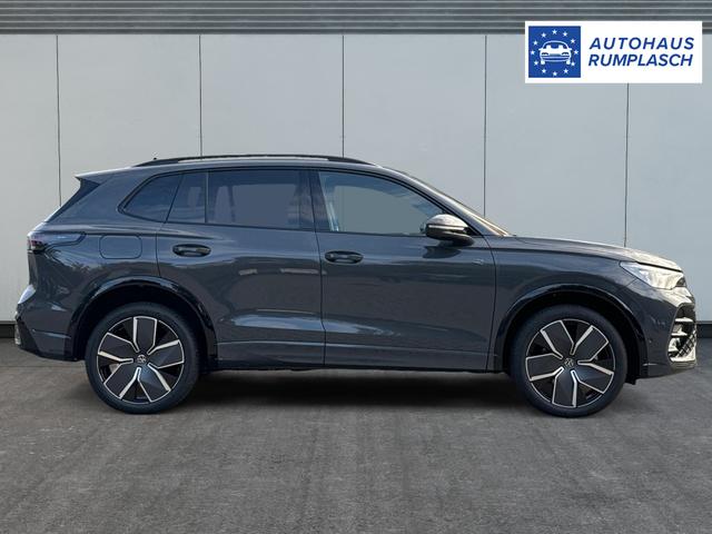 Volkswagen / Tiguan / Grau / / / PANO+HD MATRIX+AHK+NAVI+BLACK STYLE+20 LM+ACC