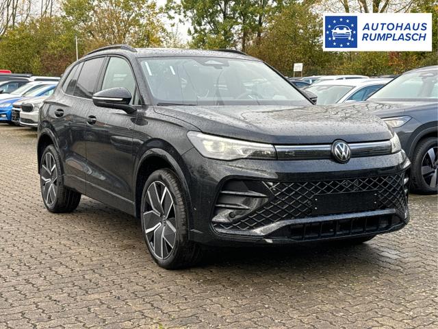Volkswagen / Tiguan / Schwarz / / / PANO+HD MATRIX+AHK+NAVI+BLACK STYLE+20 LM+ACC