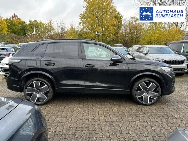 Volkswagen / Tiguan / Schwarz / / / PANO+HD MATRIX+AHK+NAVI+BLACK STYLE+20 LM+ACC
