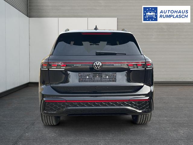 Volkswagen / Tiguan / Schwarz / / / 4x4 AHK+PANO+STANDHZG+20 ALU+eHK
