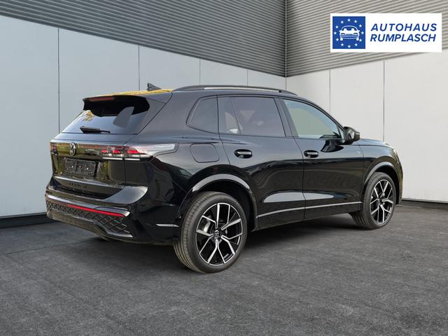 Volkswagen / Tiguan / Schwarz / / / 4x4 AHK+PANO+STANDHZG+20 ALU+eHK