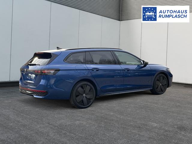 Volkswagen / Passat Variant / Blau / / / 4WD+BLACK+PANO+AHK+DCC+MATRIX+HARMAN