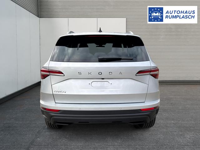 Skoda / Karoq / Silber / / / AHK+KAMERA+EL. HECKKL.+SHZ+ACC+KESSY+18''ALU