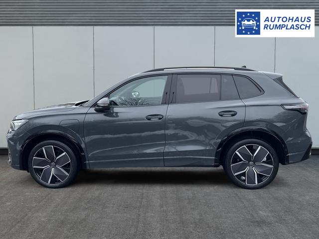 Volkswagen / Tiguan / Grau / / / PLUG-IN+PANO+AHK+HD MATRIX+NAVI+BLACK STYLE+20 LM+ACC