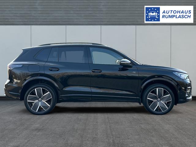 Volkswagen / Tiguan / Schwarz / / / 4 MOT+AHK+NAVI+PANORAMA+EL. HECK.+20 ALU