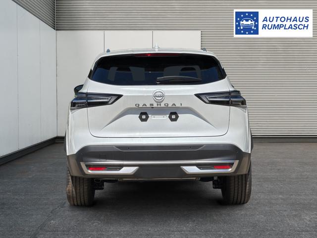 Nissan / Qashqai / Wei&szlig; / / / EL. HECKKL+HEAD-UP+KAMERA+ACC+PDC+SHZ+LED , Beispielbilder, ggf. teilweise mit Sonderausstattung