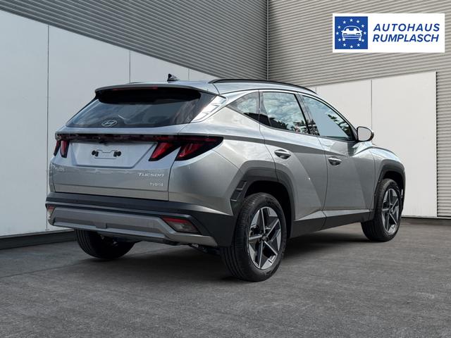 Hyundai / TUCSON / Silber / / / Hybrid NAVI+KAMERA+SHZ+LED+TEMPOMAT+17 ALU+PDC, Beispielbilder, ggf. teilweise mit Sonderausstattung