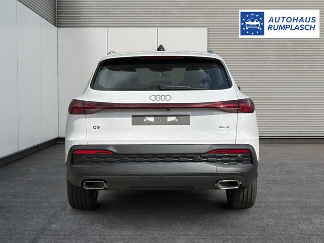 Audi / Q5 / Wei&szlig; / / / QUATTRO+AHK+NAVI+KAMERA+SHZ+PDC+ACC