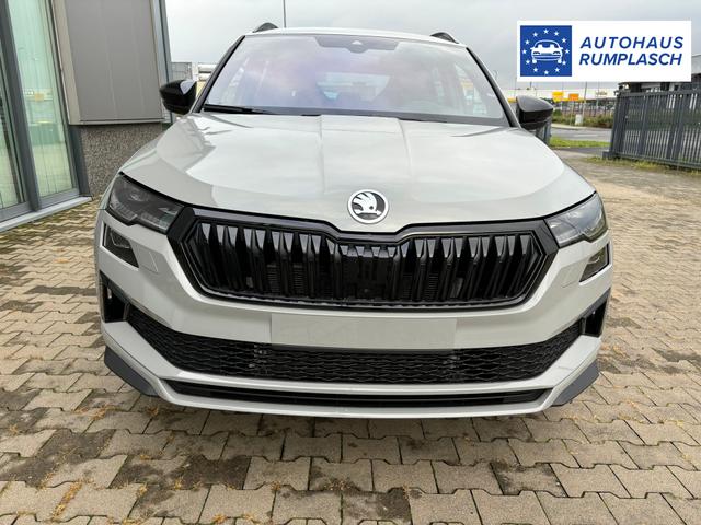 Skoda Karoq Top Selection 1.5 TSI 150PS DSG, 17" Alu, ACC/Tempomat, Parksensoren vorn/hinten, Rückfahrkamera, KESSY, Elektrische Heckklappe, Sitzheizung vorn u. hinten, Frontscheibe beheizt, Dachreling silber, Virtual Cockpit 10" 