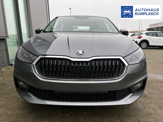 Skoda Fabia Classic LIEFERUNG KOSTENLOS! 1.0 MPI 80PS, 15" ALU, LED-Scheinwerfer, M-Lederlenkrad, Nebelscheinwerfer, Parksensoren vorn + hinten, Rückfahrkamera, Sitzheizung, Tempomat, Klimaanlage, Infotainment 8"+Wireless SmartLink, Fußmatten, Mittelarmlehne vorne 