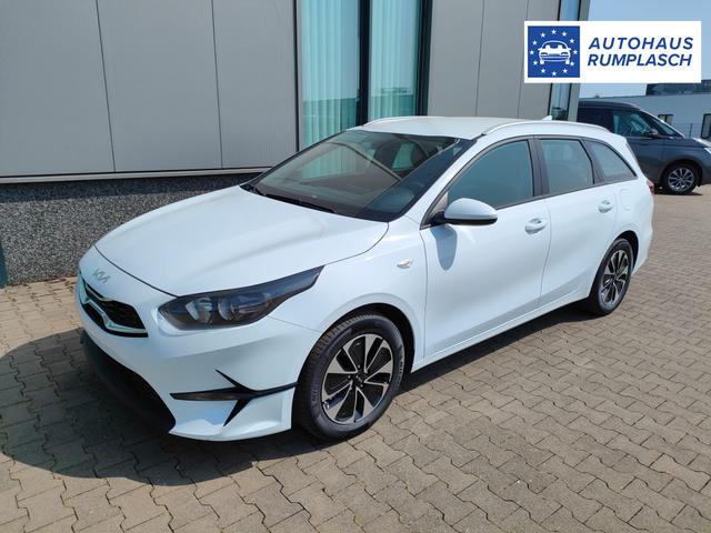 Kia Ceed Sportswagon Spin 1.5 T-GDI 140PS 6-Gang, Weiß, 16" Alufelgen, Klimaanlage, Winter-Paket, Navigationssystem 10,25", Parksensoren hinten, Rückfahrkamera, Tempomat, Dachreling, Beheiztes Lederlenkrad, ZV mit Fernbedienung, Reserve-Notrad 