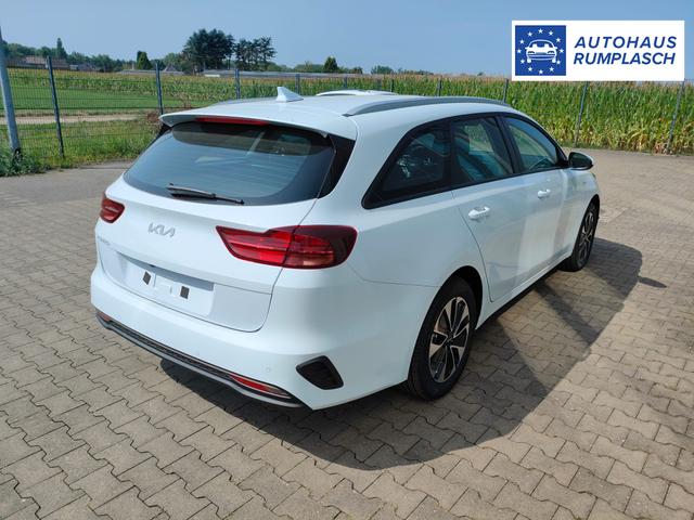 Kia Ceed Sportswagon Spin 1.5 T-GDI 140PS 6-Gang, Weiß, 16" Alufelgen, Klimaanlage, Winter-Paket, Navigationssystem 10,25", Parksensoren hinten, Rückfahrkamera, Tempomat, Dachreling, Beheiztes Lederlenkrad, ZV mit Fernbedienung, Reserve-Notrad 