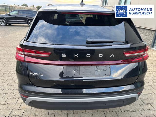 Skoda Kodiaq Selection 1.5 TSI mHEV 150PS DSG, 3J. Garantie, STANDHEIZUNG, 19" Alu, MATRIX-LED, NAVI 13", Alarm, Anhängerkupplung, Elektr. Heckklappe, ACC, 3Z-Climatronic, KESSY, Sitzheizung, Parksensoren v/h, Kamera, Fahrersitz elektr/Memory, Lederlenkrad beheizt, Virtual Coc 