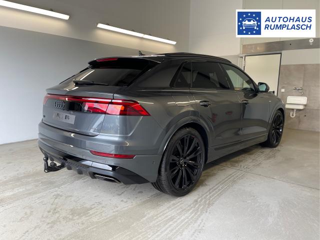 Audi / Q8 / Grau / / / S line STHZ+Pano+AHK+HUD