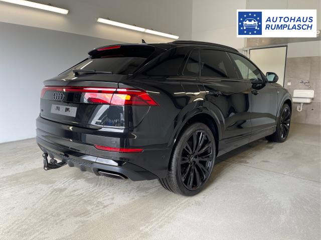 Audi / Q8 / Schwarz / / / S line STHZ+Pano+AHK+HUD