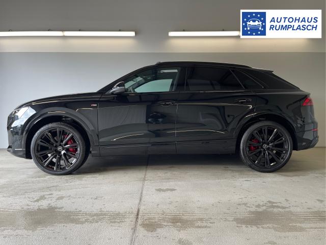 Audi / Q8 / Schwarz / / / S line STHZ+Pano+AHK+HUD