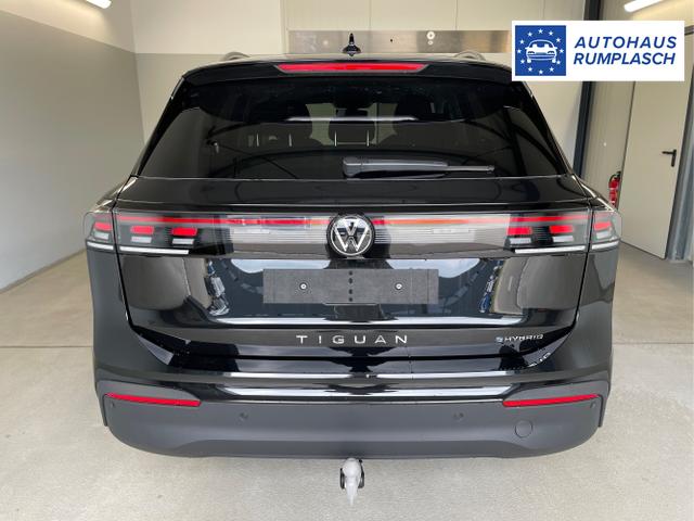 Volkswagen / Tiguan / Schwarz / / / 204PS DSG eHybrid IQ.Light+Navi