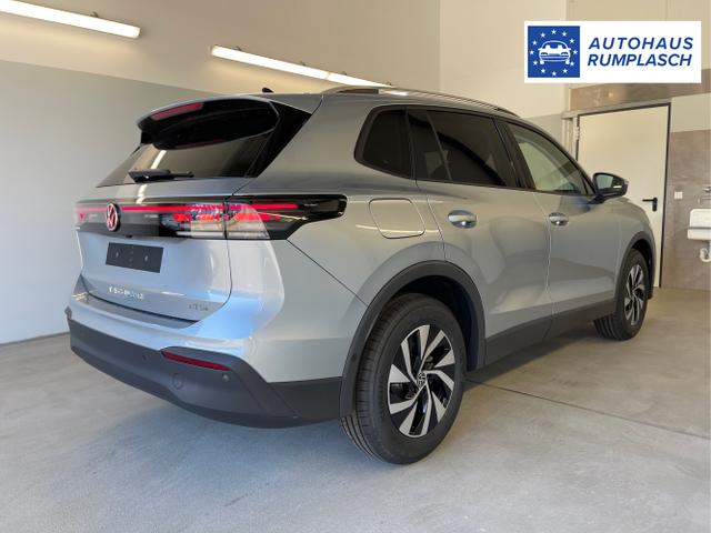 Volkswagen / Tiguan / Silber / / / 150PS DSG IQ.Light