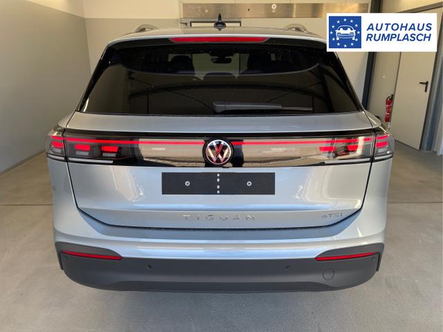 Volkswagen / Tiguan / Silber / / / 150PS DSG IQ.Light
