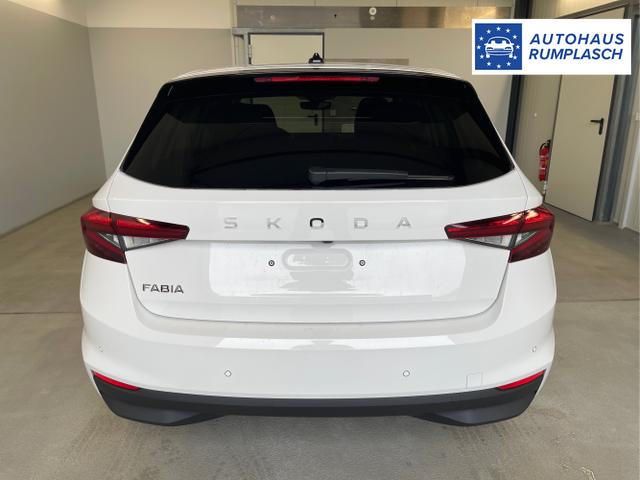 Skoda / Fabia / Weiß / / / 115PS DSG AHK+Kamera