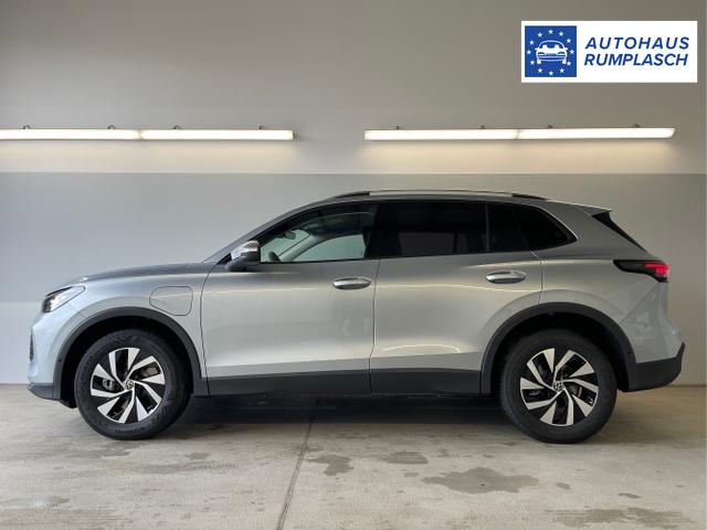 Volkswagen / Tiguan / Silber / / / eHybrid DSG 360°+Navi+Kessy+AHK