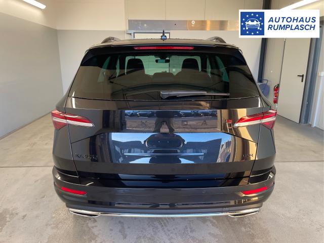 Skoda / Karoq / Schwarz / / / TSI 4x4 360°+19 Zoll+Navi+AHK