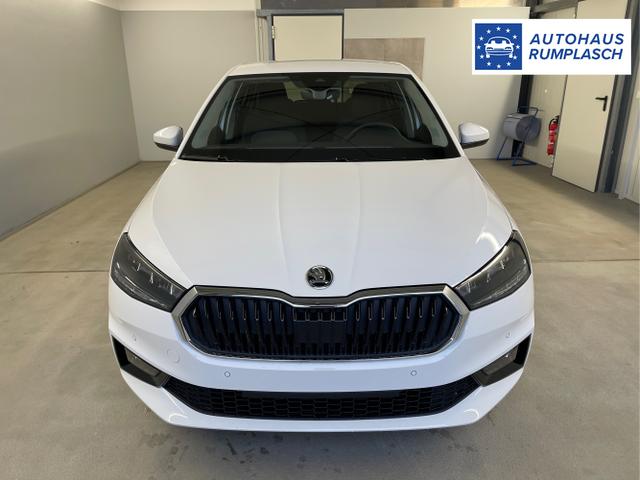 Skoda / Fabia / Weiß / / / 115PS AHK+Kessy+Kamera