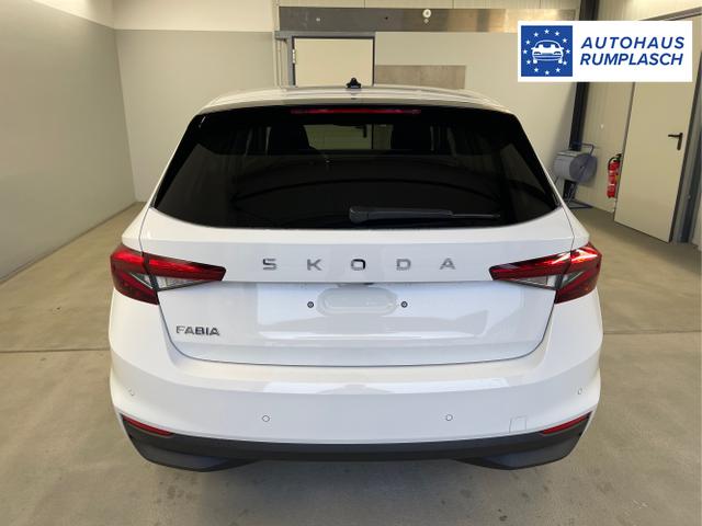 Skoda / Fabia / Weiß / / / 115PS AHK+Kessy+Kamera