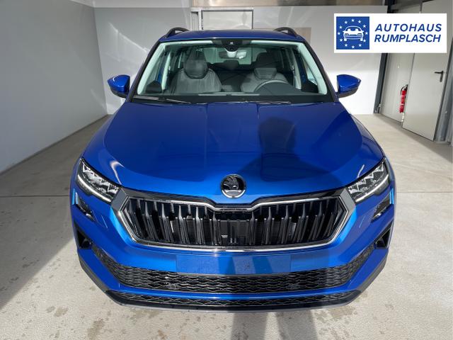 Skoda / Karoq / Blau / / / 150PS DSG AHK+Kamera+ACC+Kessy+Kamera+ParkPilot vo+hi+App
