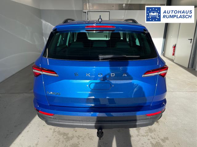Skoda / Karoq / Blau / / / 150PS DSG AHK+Kamera+ACC+Kessy+Kamera+ParkPilot vo+hi+App