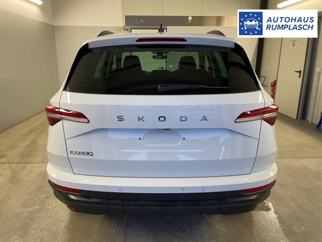 Skoda / Karoq / Wei&szlig; / / / 150PS DSG AHK+Kamera+ACC+Kessy+Kamera+ParkPilot vo+hi+App