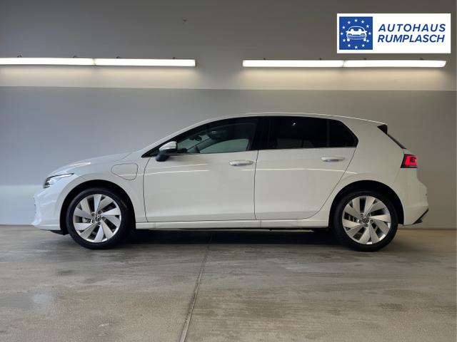 Volkswagen / Golf / Wei&szlig; / / / 1.5 eHybrid 150kW/204PS DSG IQ.Light+Navi+Travel Assist+HUD+Winterpaket