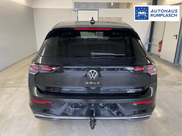 Volkswagen / Golf / Schwarz / / / 1.5 eHybrid 150kW/204PS DSG IQ.Light+Navi+Travel Assist+HUD+Winterpaket
