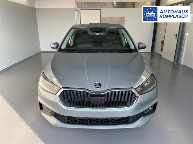 Skoda / Fabia / Silber / / / 115PS DSG GV5+AHK+Alu+Kessy+Climatronic+Sitzheiz+Kamera+Sunset