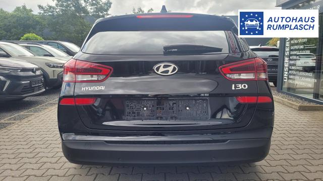 Hyundai i30 Kombi Family SW Family*Navi*LED*Shzg*Lhzg*PDC*Cam*16Zoll* 