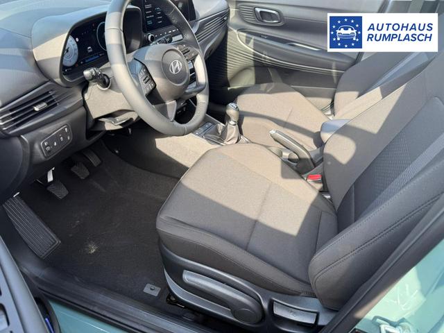 Hyundai i20 Comfort 1.2 MPI / Sitz + Lenkradheizung Navi Tempomat PDC Kamera Alu 16" *Frei Haus geliefert, ab der 2. Bestellung* 