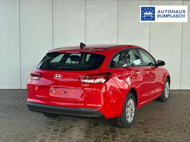 Hyundai i30 Kombi Comfort 1.5 GDI 95PS 6MT Navi / PDC V&H. m. Kamera LED Nebel 