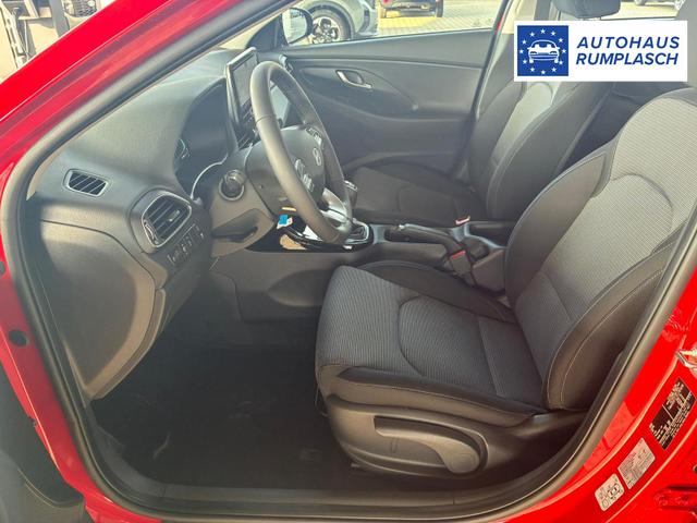 Hyundai i30 Kombi Comfort 1.5 GDI 95PS 6MT Navi / PDC V&H. m. Kamera LED Nebel 