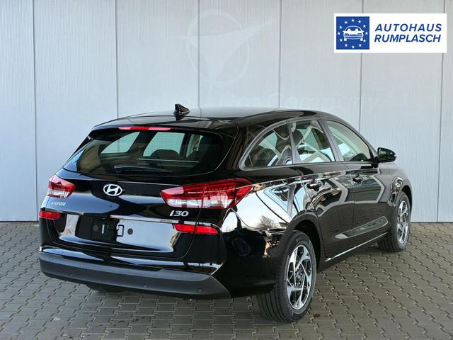 Hyundai i30 Kombi Comfort 1.5 GDI 95PS 6MT Navi / PDC V&H. m. Kamera LED Nebel 15'' LM 