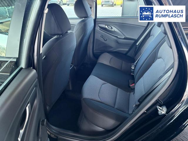 Hyundai i30 Kombi Comfort 1.5 GDI 95PS 6MT Navi / PDC V&H. m. Kamera LED Nebel 15'' LM 