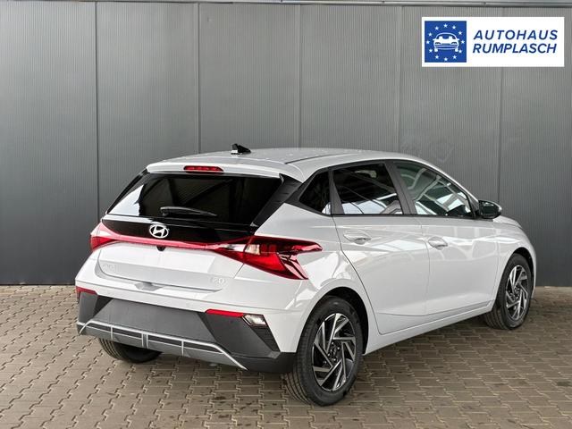 Hyundai i20 Pure 1.2 MPI / Navi PDC Hinten + Kamera Abgedunkelte Scheiben Tempomat Alu 16" 