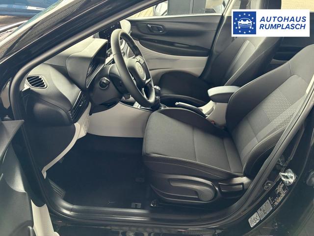 Hyundai i20 Pure 1.2 MPI / Navi PDC Hinten + Kamera Abgedunkelte Scheiben Tempomat Alu 16" 