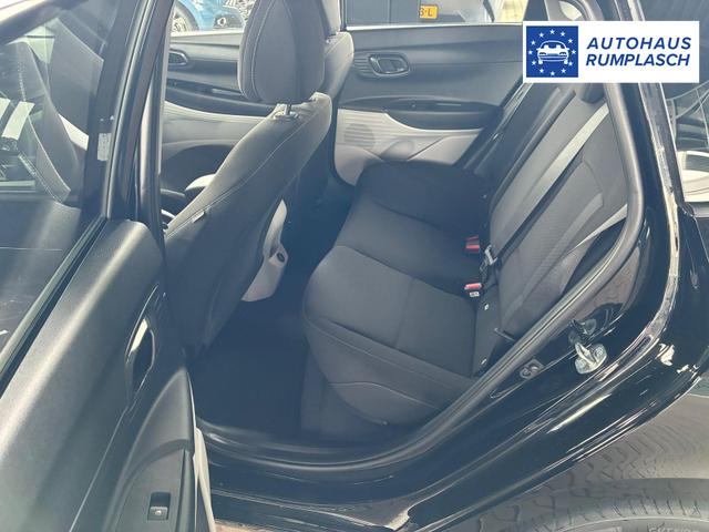 Hyundai i20 Pure 1.2 MPI / Navi PDC Hinten + Kamera Abgedunkelte Scheiben Tempomat Alu 16" 