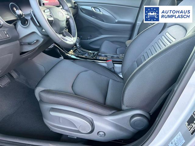Hyundai i30 Kombi Comfort Plus 1.0 T-GDI DCT Navi/ Totwinkel Assistent/ PDC V&H + Kamera/ Alu 17" 