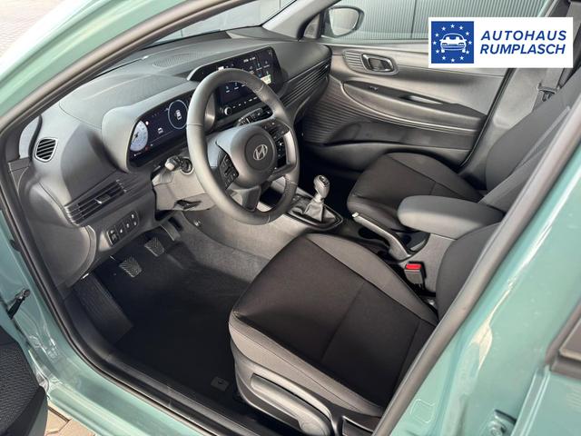 Hyundai i20 Smart 1.0 T-GDi 90PS 6MT Black Pack / Kamera Navi Fernlichtassistent Spurhalteassistent Tempomat Sitz + Lenkradheizung 