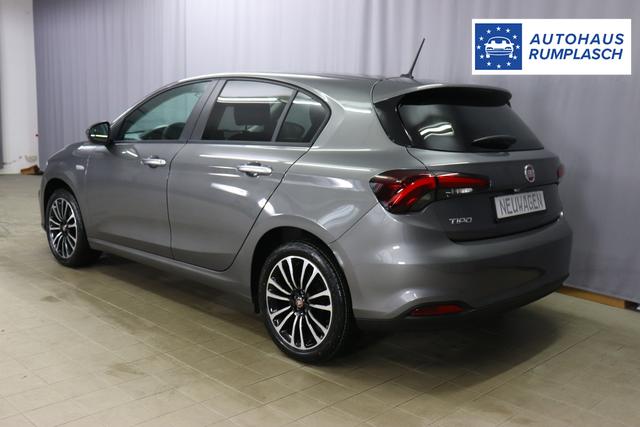 Tipo 5-T&uuml;rer MY22 TIPO 5-T&uuml;rer City Life 1.0 74kW (100PS)695 - Colosseo Grau 645 - Stoff Schwarz "316 R&uuml;ckfahrkamera mit dynamischen F&uuml;hrungslinien 3A4 Sicherheits-Plus-Paket 3A5 Convenience Plus-Paket 3B4 Style-Paket 452 Sitzheizung vorn 5DR Colosseo Grau ja laut RE 21.10 fb 7QC Uconnect&trade; NAV Navigationssystem und digitalem Audioempfang DAB+"