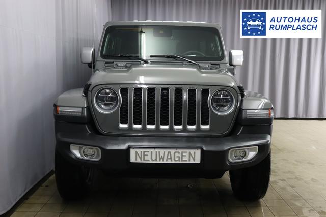 JEEP Wrangler Unlimited 2.0 GME 272 PHEV SaharaPDN Sting Gray 1ML + 212 Leder schwarz "0MH, 0ZT+LMS Sicherheits-Paket (ist in Deutschland Serie) AFF+212+JPM Overland-Paket 5CD Granite Crystal Metallic PAU AAN Technologie-Paket (ist in Deutschland Serie) AD6 LED Lightning Group mit LED-Hauptscheinwerfer (ist in Deutschland Serie) AFB Dachhimmel mit zusätzlicher Geräuschdämmung AHT Lichtmaschine / Batterie mit erhöhter Kapazität AWS, CWA MOPAR ® Allwetter-Fußmatten GCD, GMA Gorilla Glas (Frontscheibe) LSB Alarmanlage RDG GLOBAL TELEMATICS BOX MODULE (TBM) RTR E Call SOS klic XC3 MOPAR ® Haltegriffe XNY Off-Road Frontkamera"