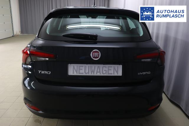 Tipo 5-Türer MY22 TIPO 5-Türer City Life Hybrid 1.5 GSE 96kW (130PS) DCT718 - Cinema Schwarz 645 - Stoff Schwarz "316 Rückfahrkamera mit dynamischen Führungslinien 452 Sitzheizung vorn 5CD Cinema Schwarz 7QC Uconnect™ NAV Navigationssystem und digitalem Audioempfang DAB+"