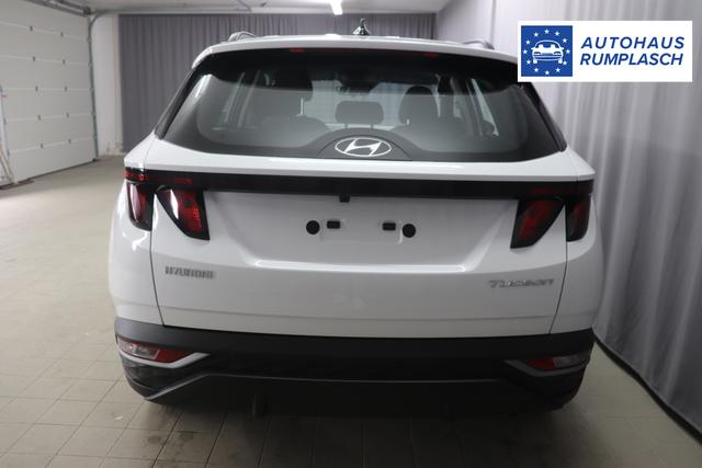 Hyundai Tucson 1.6 T-GDI 6MT 2WD Family MY23 110kW Polar White Sitzpolsterung in Stoff Schwarz